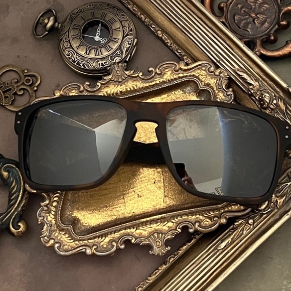 OAKLEY • Men’s Matte Brown Tortoise Prizm Black Holbrook XL Sunglasses - Picture 6 of 6